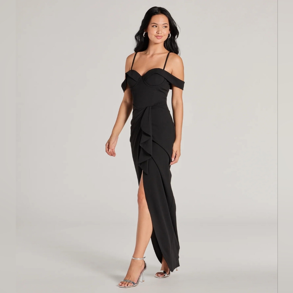 Windsor Bridget Off-The-Shoulder Slim Crepe Formal Dress